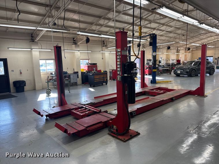 image for item ER2473 Hunter Engineering four post automotive lift