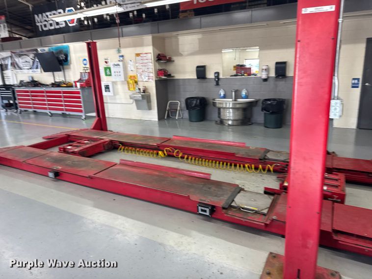 image for item ER2473 Hunter Engineering four post automotive lift