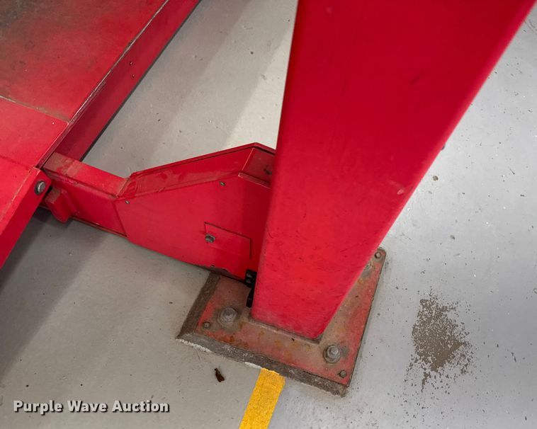 image for item ER2473 Hunter Engineering four post automotive lift