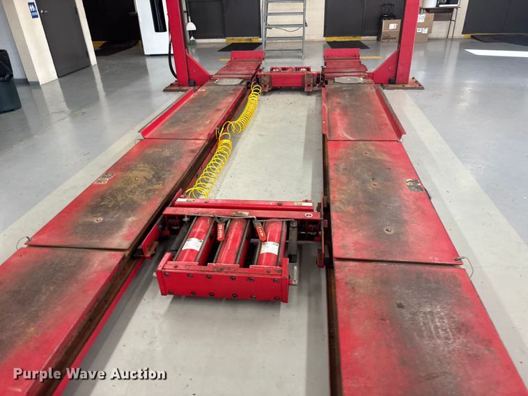image for item ER2473 Hunter Engineering four post automotive lift