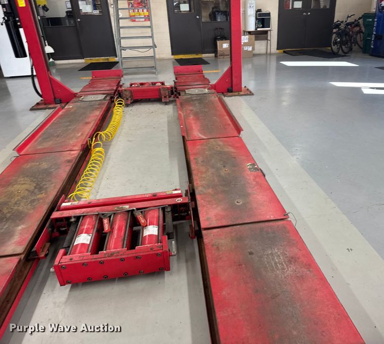 image for item ER2473 Hunter Engineering four post automotive lift