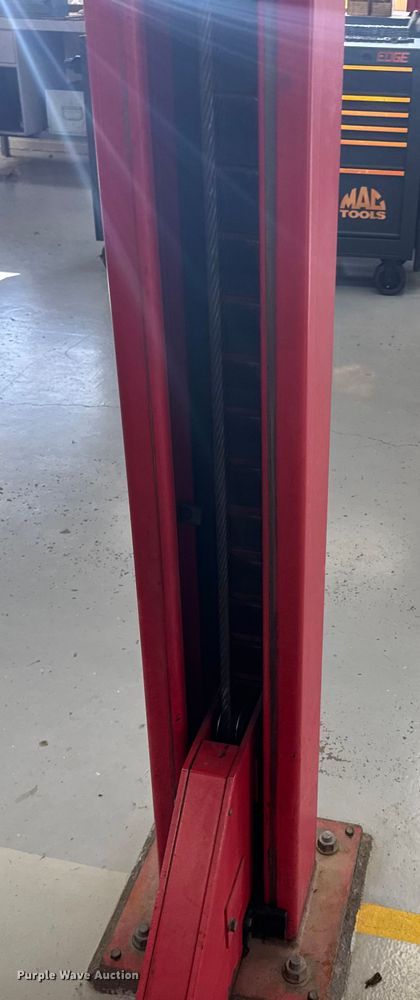 image for item ER2473 Hunter Engineering four post automotive lift