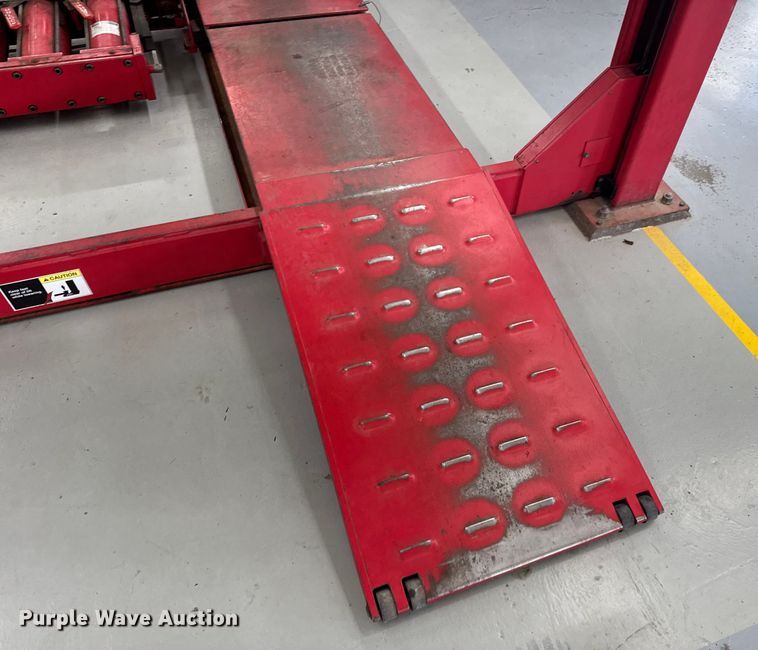 image for item ER2473 Hunter Engineering four post automotive lift