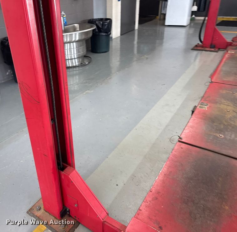 image for item ER2473 Hunter Engineering four post automotive lift