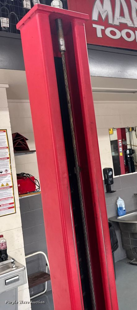 image for item ER2473 Hunter Engineering four post automotive lift