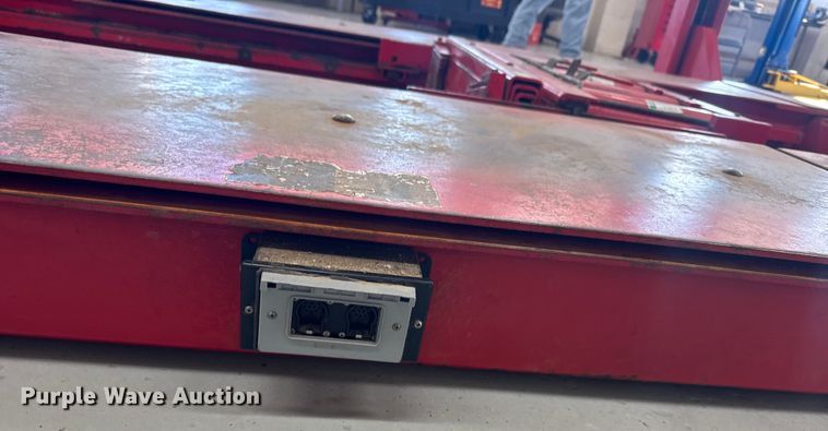 image for item ER2473 Hunter Engineering four post automotive lift