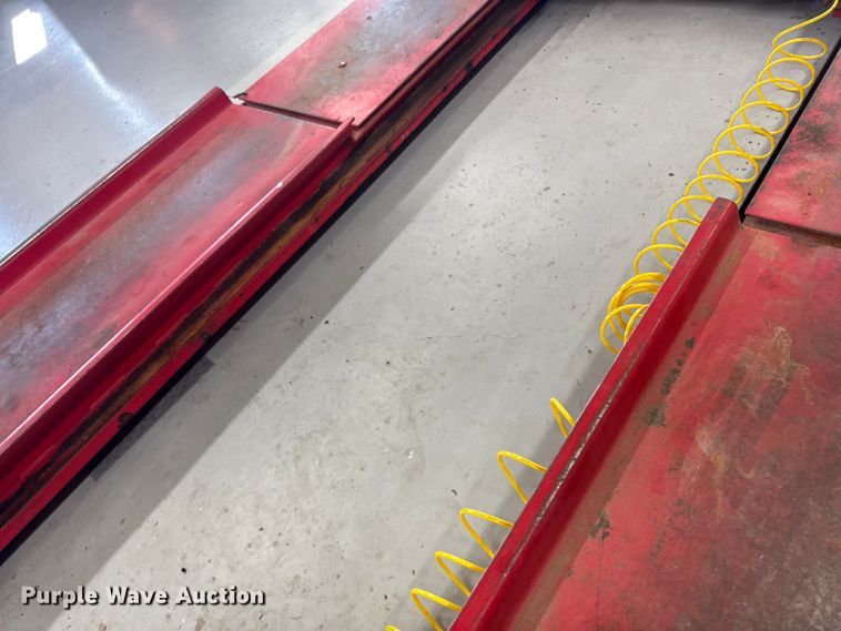 image for item ER2473 Hunter Engineering four post automotive lift