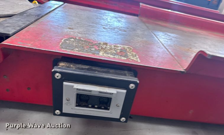 image for item ER2473 Hunter Engineering four post automotive lift