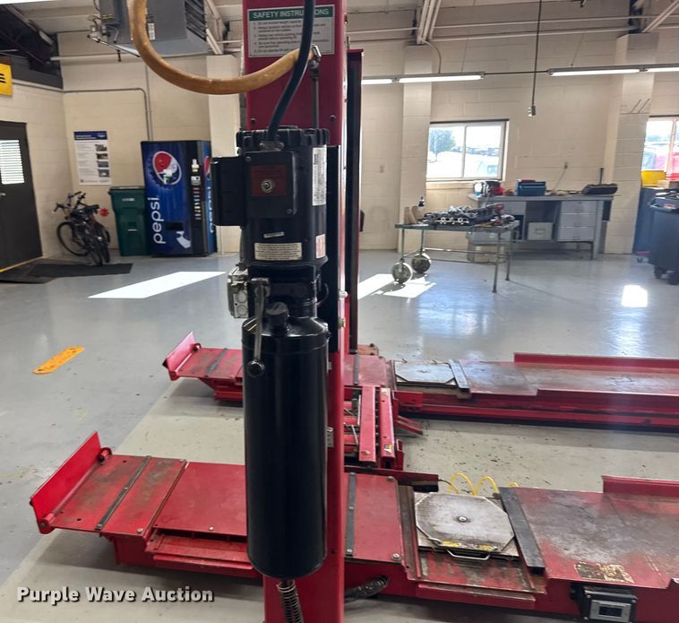 image for item ER2473 Hunter Engineering four post automotive lift