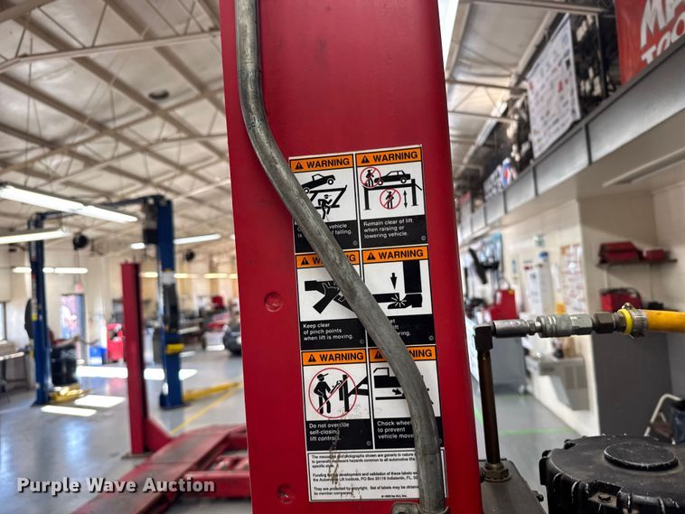 image for item ER2473 Hunter Engineering four post automotive lift