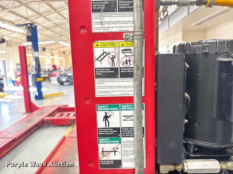 image for item ER2473 Hunter Engineering four post automotive lift