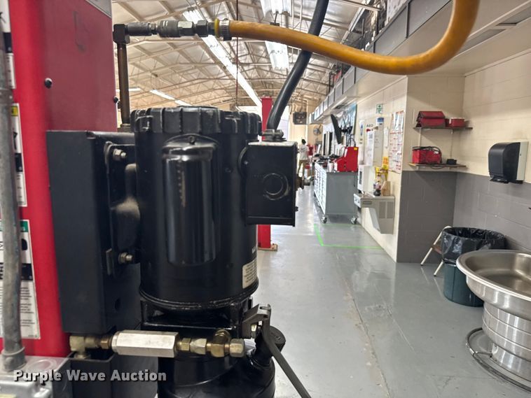 image for item ER2473 Hunter Engineering four post automotive lift