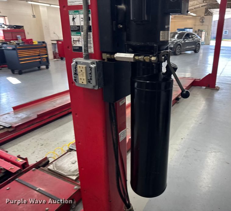image for item ER2473 Hunter Engineering four post automotive lift