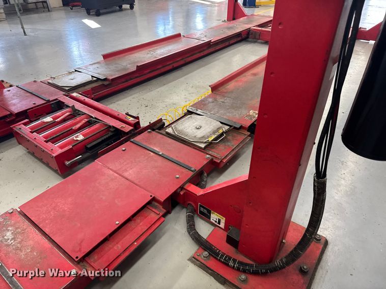 image for item ER2473 Hunter Engineering four post automotive lift