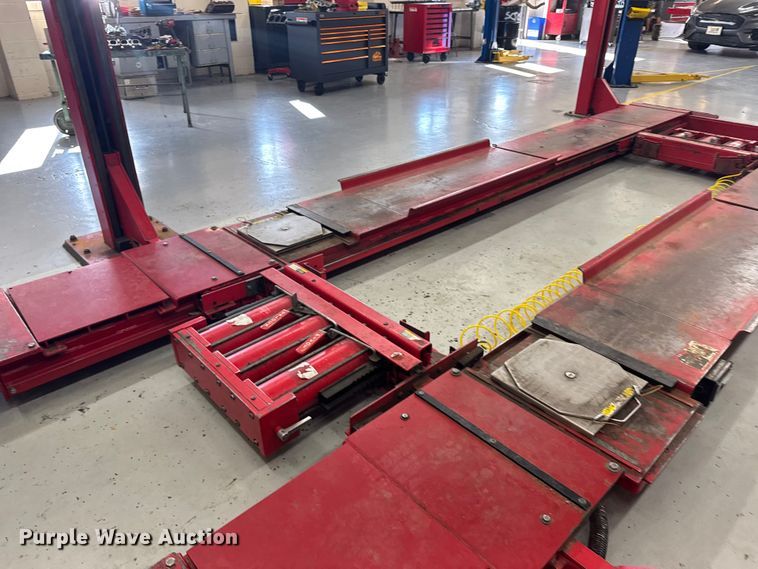 image for item ER2473 Hunter Engineering four post automotive lift