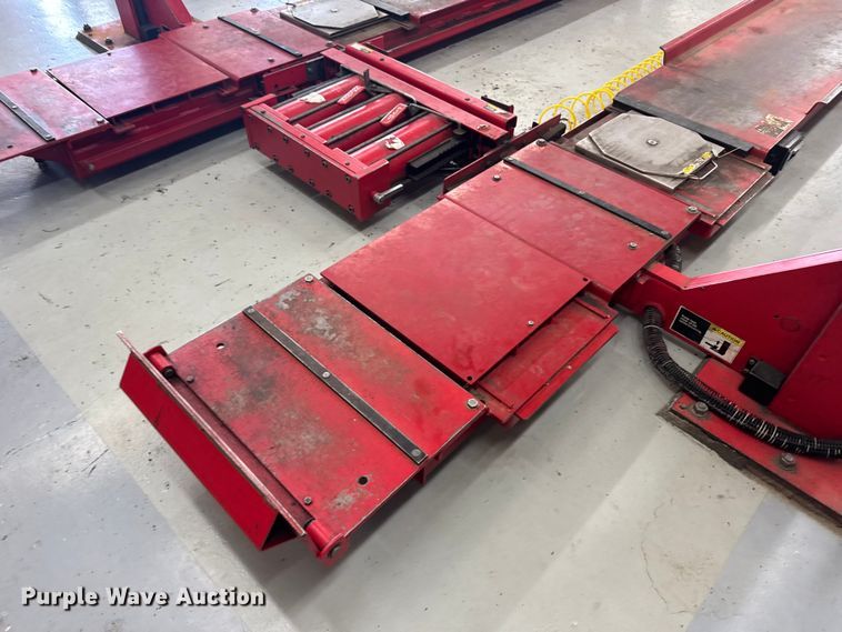 image for item ER2473 Hunter Engineering four post automotive lift