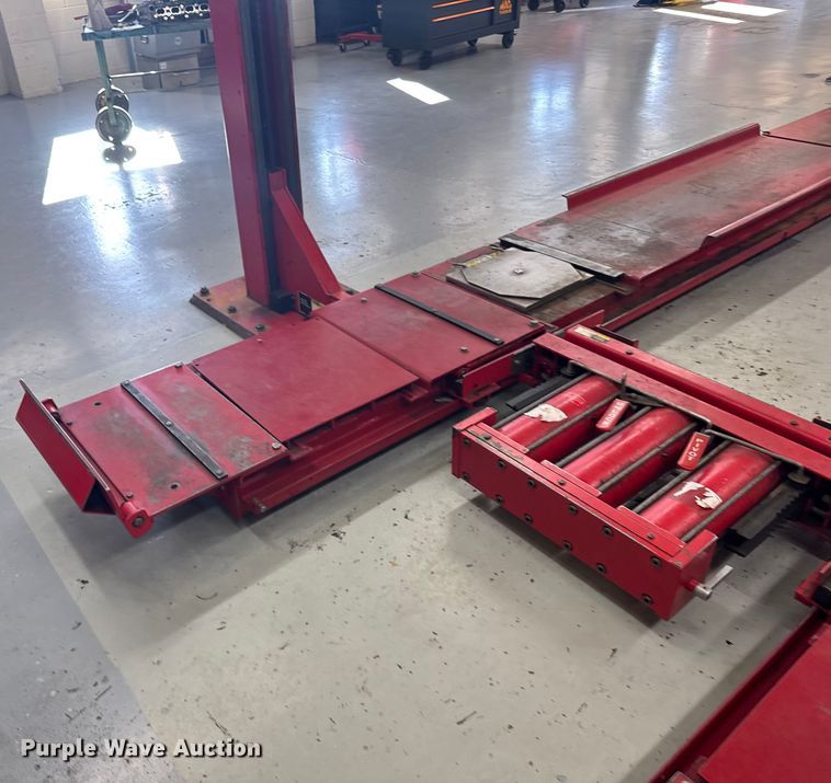 image for item ER2473 Hunter Engineering four post automotive lift