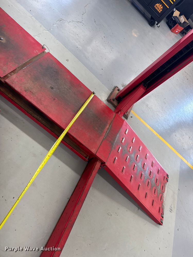 image for item ER2473 Hunter Engineering four post automotive lift