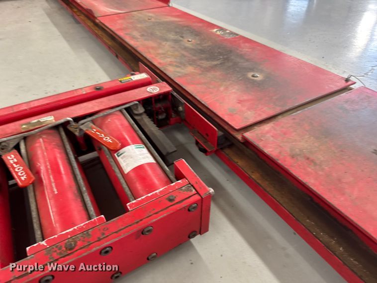 image for item ER2473 Hunter Engineering four post automotive lift