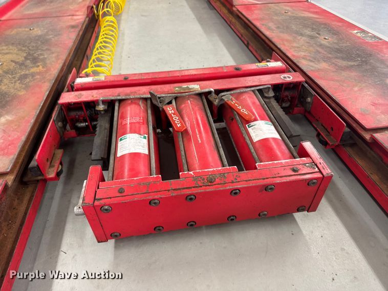 image for item ER2473 Hunter Engineering four post automotive lift