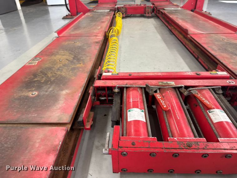 image for item ER2473 Hunter Engineering four post automotive lift