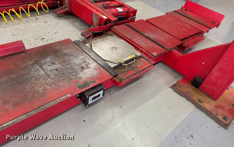 image for item ER2473 Hunter Engineering four post automotive lift