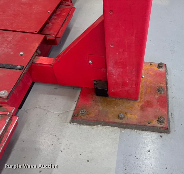 image for item ER2473 Hunter Engineering four post automotive lift