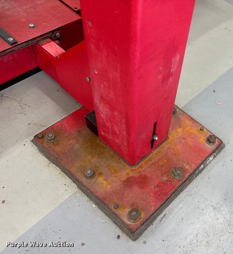image for item ER2473 Hunter Engineering four post automotive lift