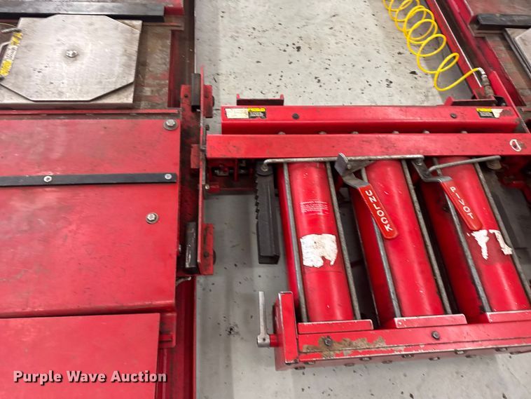 image for item ER2473 Hunter Engineering four post automotive lift