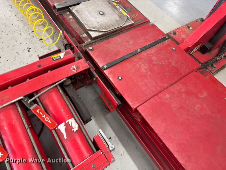 image for item ER2473 Hunter Engineering four post automotive lift
