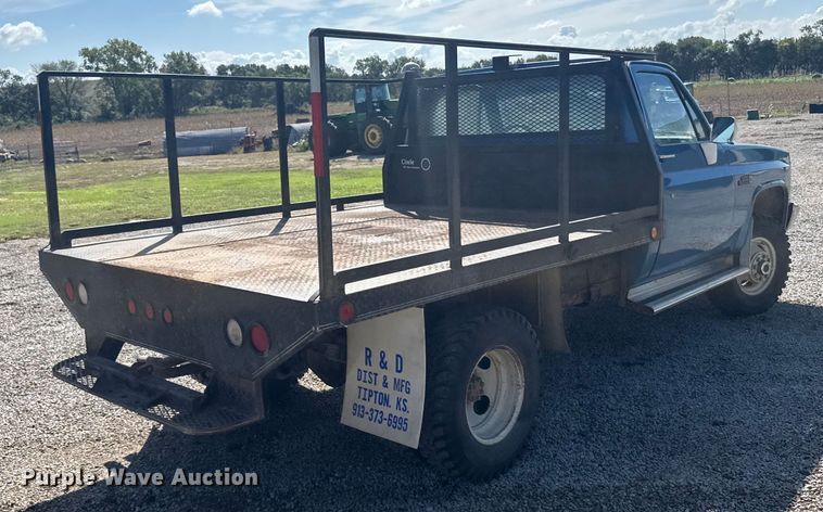 image for item ER2476 1988 GMC V3500 flatbed pickup truck