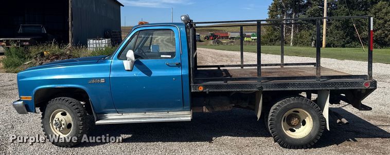 image for item ER2476 1988 GMC V3500 flatbed pickup truck