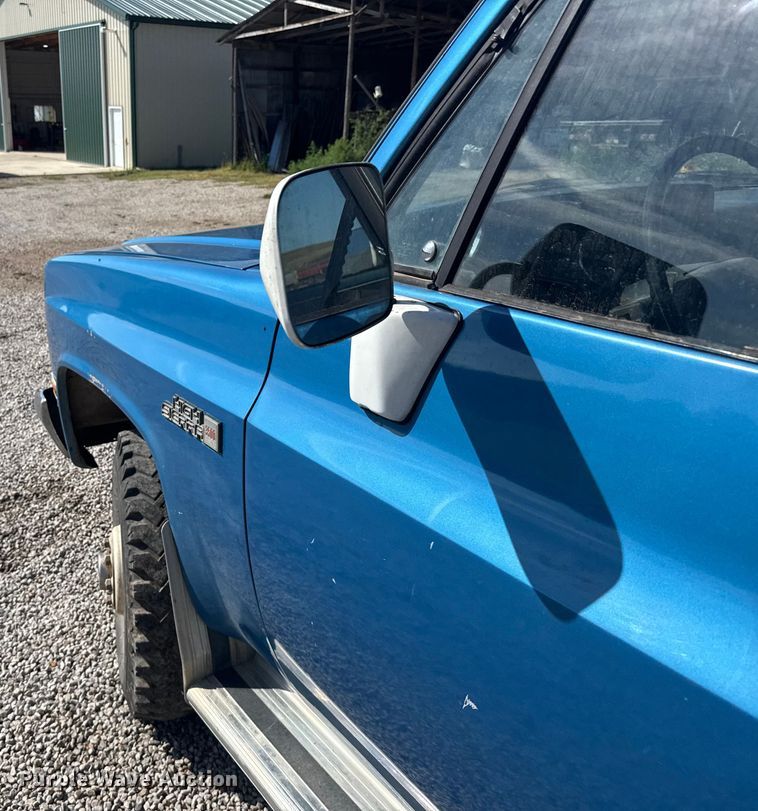 image for item ER2476 1988 GMC V3500 flatbed pickup truck