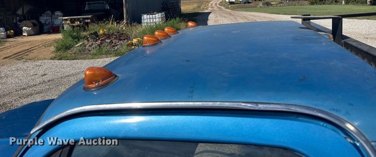 image for item ER2476 1988 GMC V3500 flatbed pickup truck