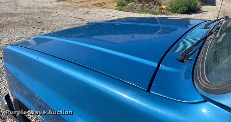 image for item ER2476 1988 GMC V3500 flatbed pickup truck