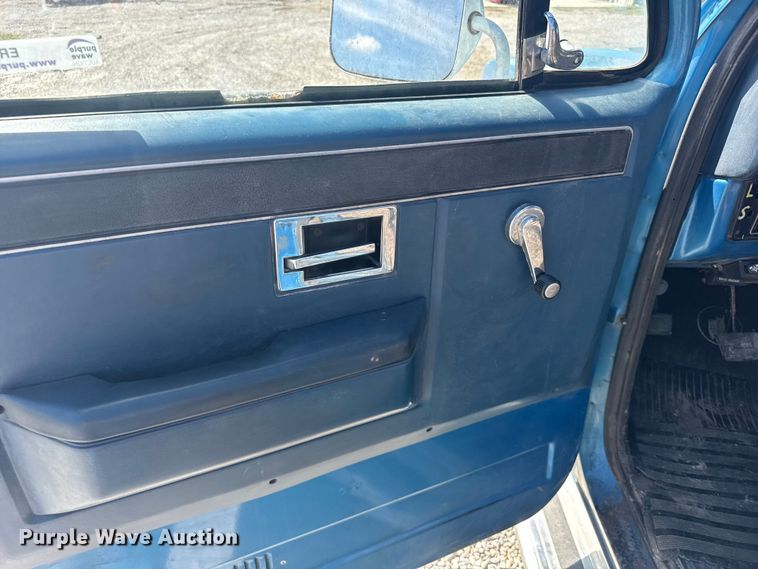 image for item ER2476 1988 GMC V3500 flatbed pickup truck