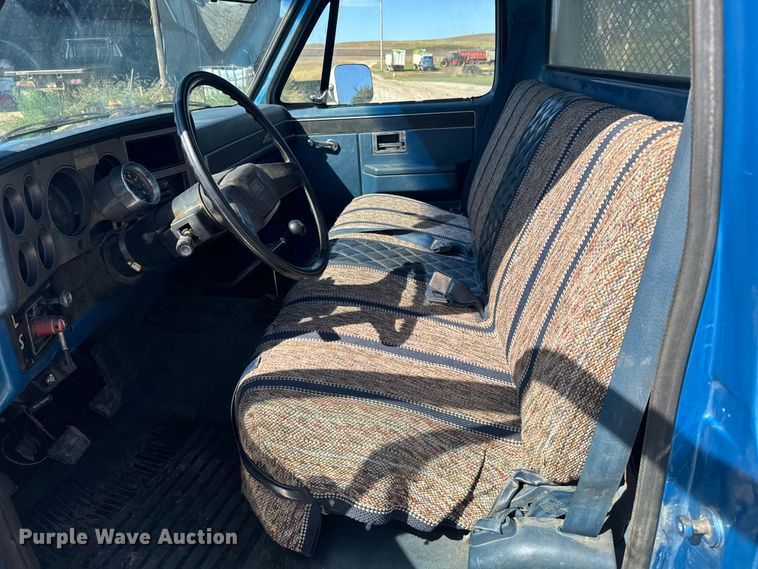 image for item ER2476 1988 GMC V3500 flatbed pickup truck