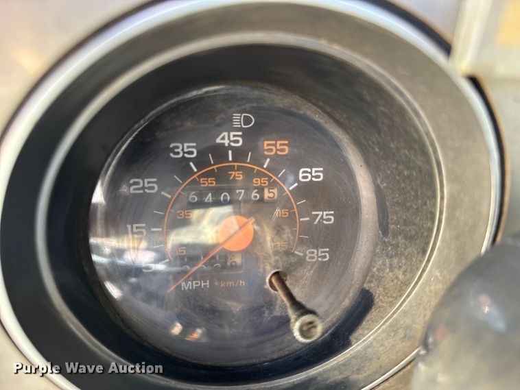 image for item ER2476 1988 GMC V3500 flatbed pickup truck