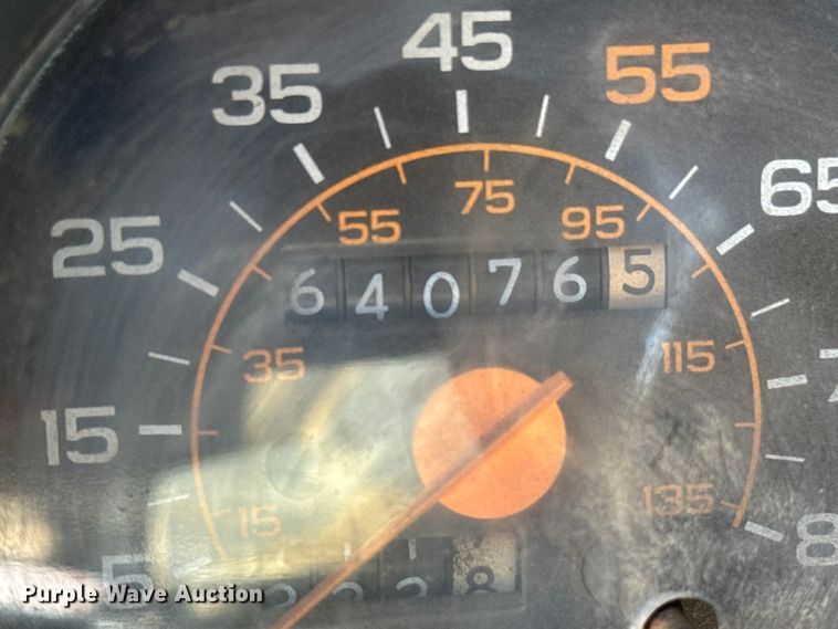 image for item ER2476 1988 GMC V3500 flatbed pickup truck