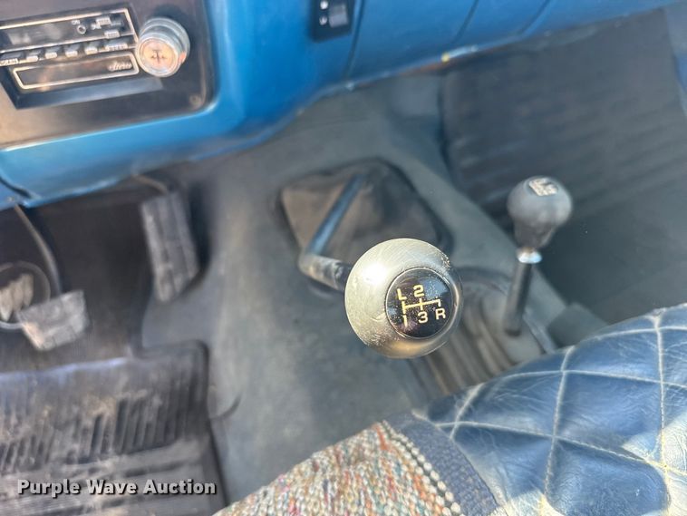 image for item ER2476 1988 GMC V3500 flatbed pickup truck