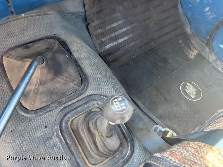 image for item ER2476 1988 GMC V3500 flatbed pickup truck