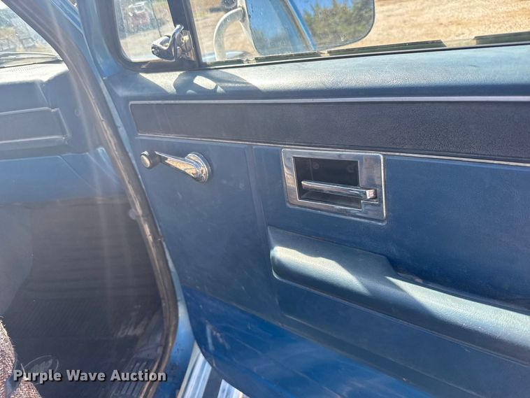 image for item ER2476 1988 GMC V3500 flatbed pickup truck