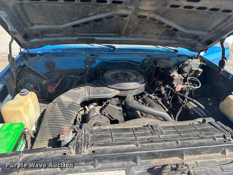 image for item ER2476 1988 GMC V3500 flatbed pickup truck