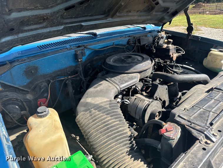 image for item ER2476 1988 GMC V3500 flatbed pickup truck