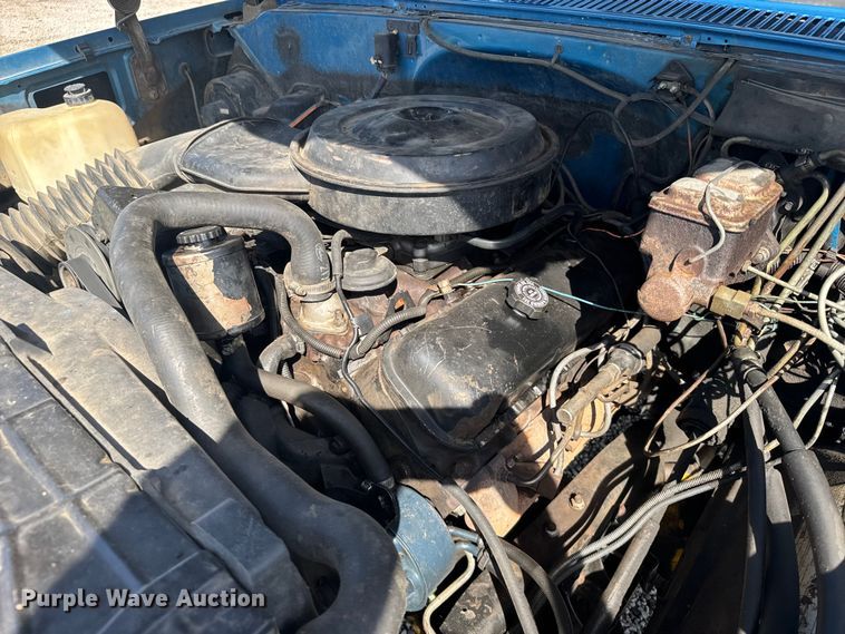 image for item ER2476 1988 GMC V3500 flatbed pickup truck