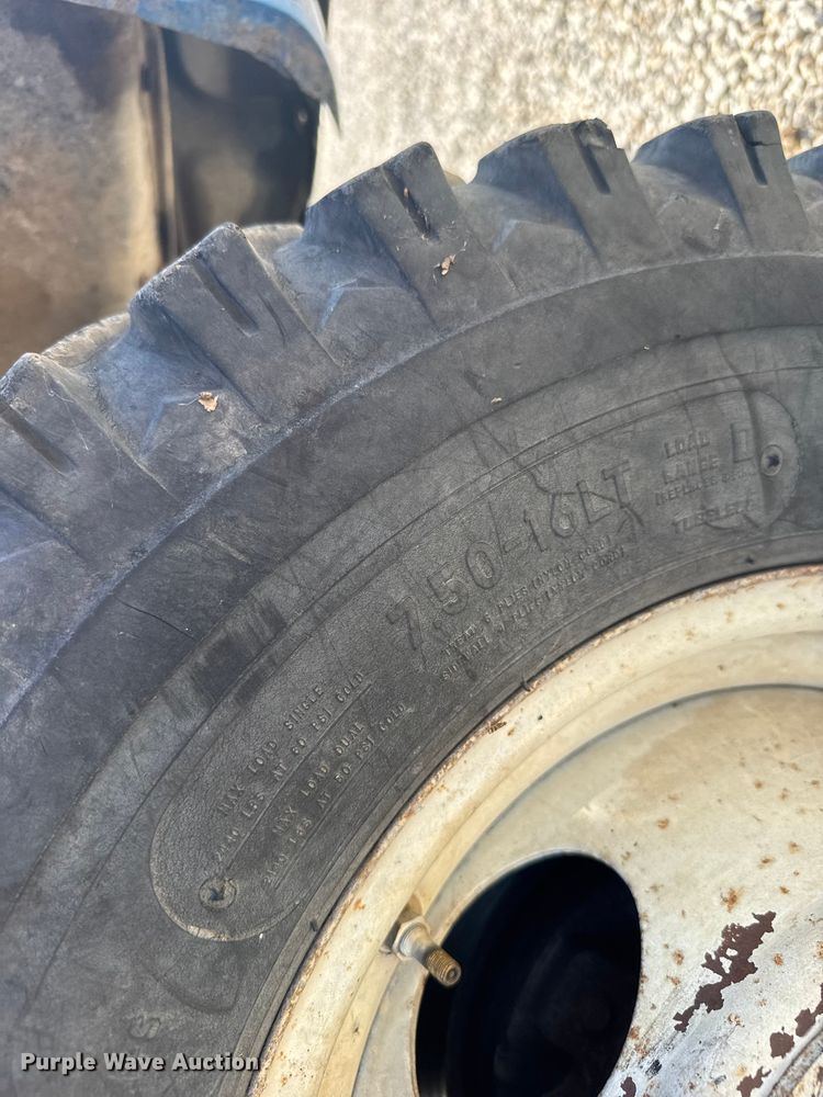 image for item ER2476 1988 GMC V3500 flatbed pickup truck