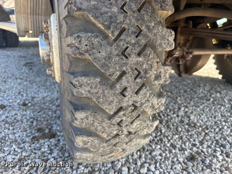 image for item ER2476 1988 GMC V3500 flatbed pickup truck