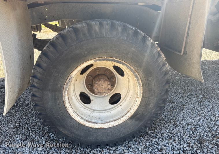 image for item ER2476 1988 GMC V3500 flatbed pickup truck