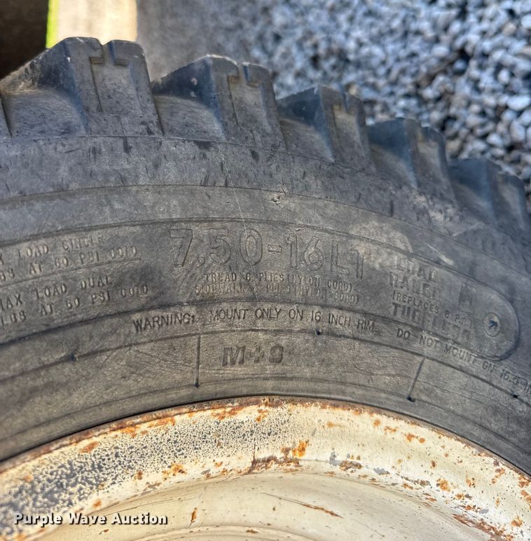 image for item ER2476 1988 GMC V3500 flatbed pickup truck