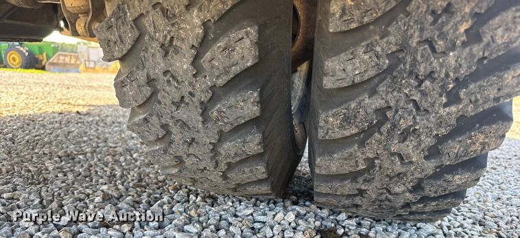 image for item ER2476 1988 GMC V3500 flatbed pickup truck